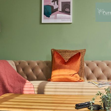 Superb House Manchester Near Etihad With Free Parking Sleeps 8 Eksteriør bilde