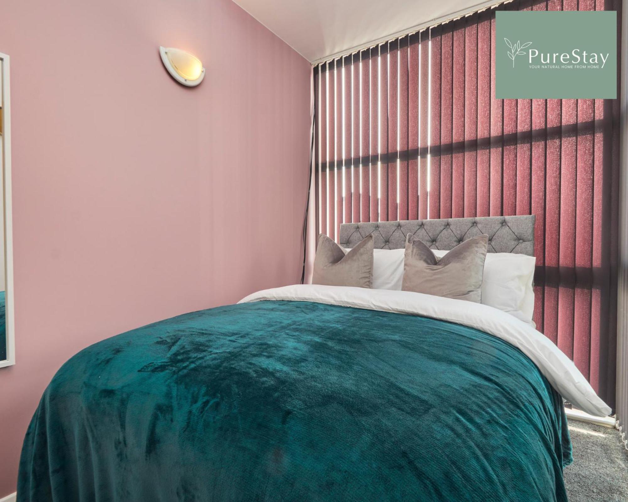 Superb House Manchester Near Etihad With Free Parking Sleeps 8 Eksteriør bilde