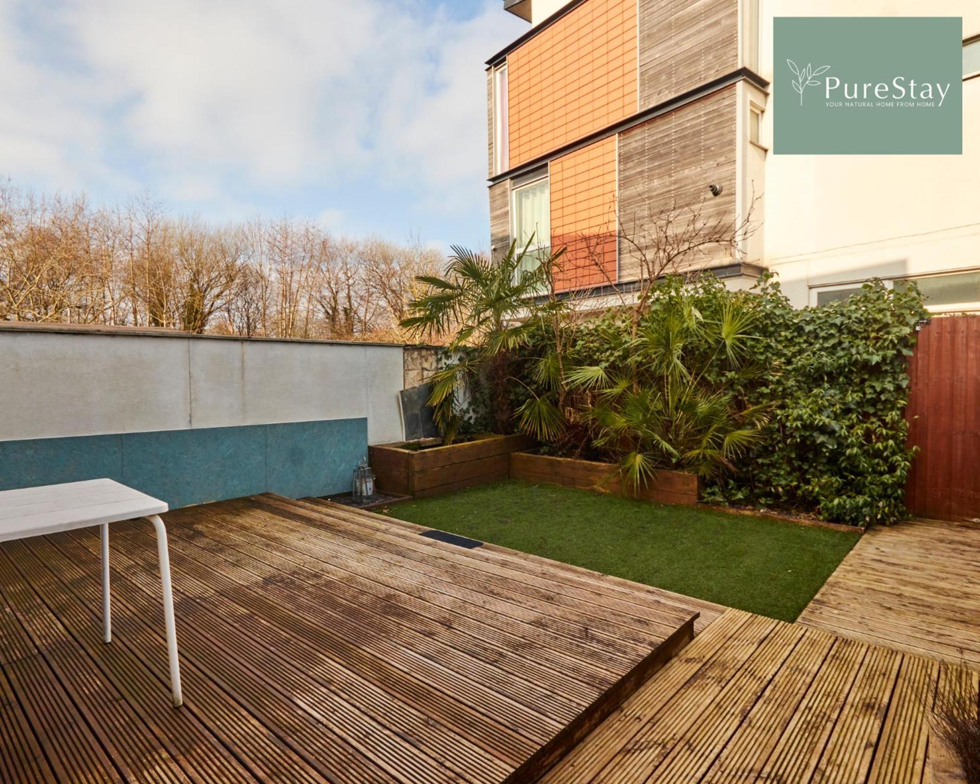 Superb House Manchester Near Etihad With Free Parking Sleeps 8 Eksteriør bilde