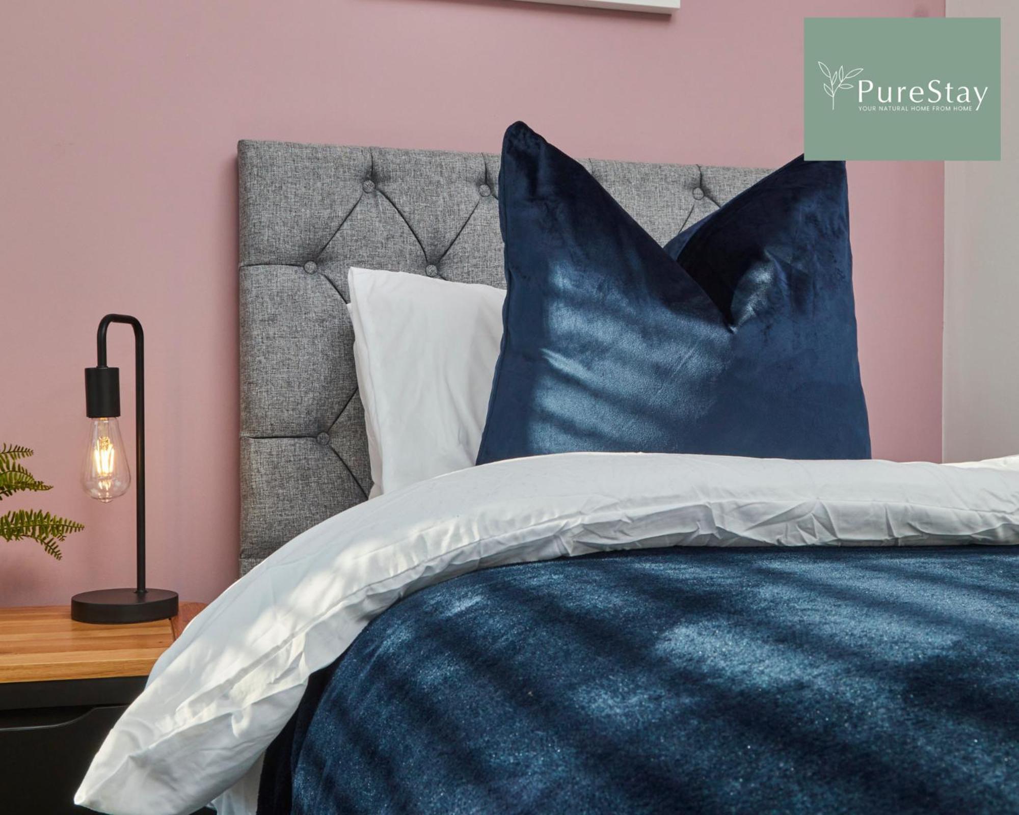 Superb House Manchester Near Etihad With Free Parking Sleeps 8 Eksteriør bilde