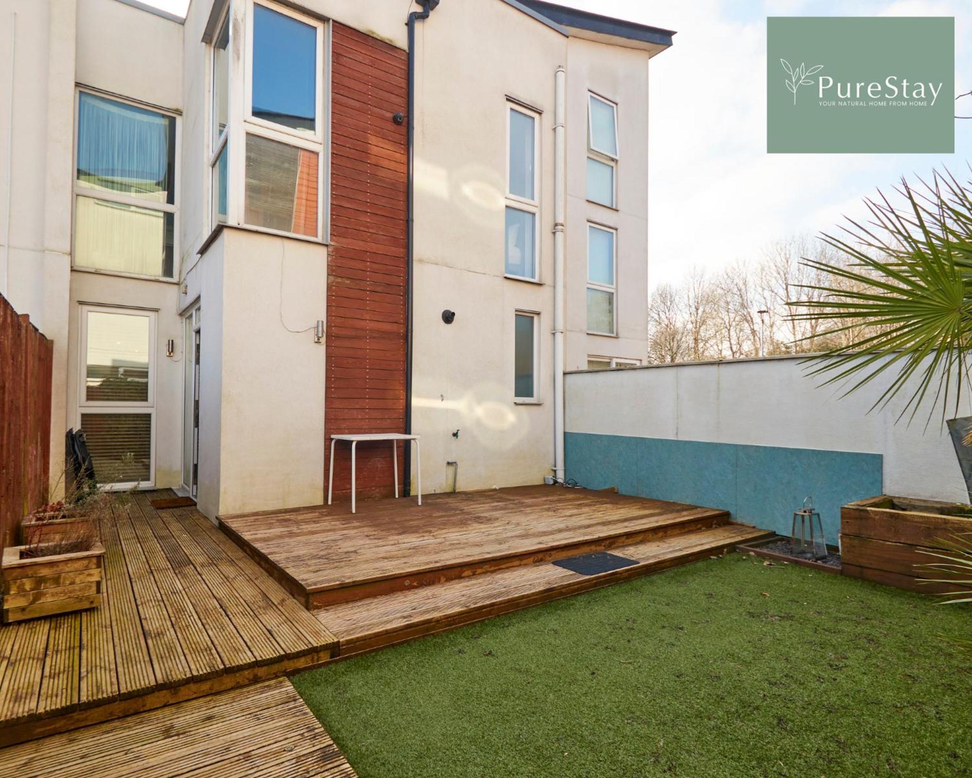 Superb House Manchester Near Etihad With Free Parking Sleeps 8 Eksteriør bilde