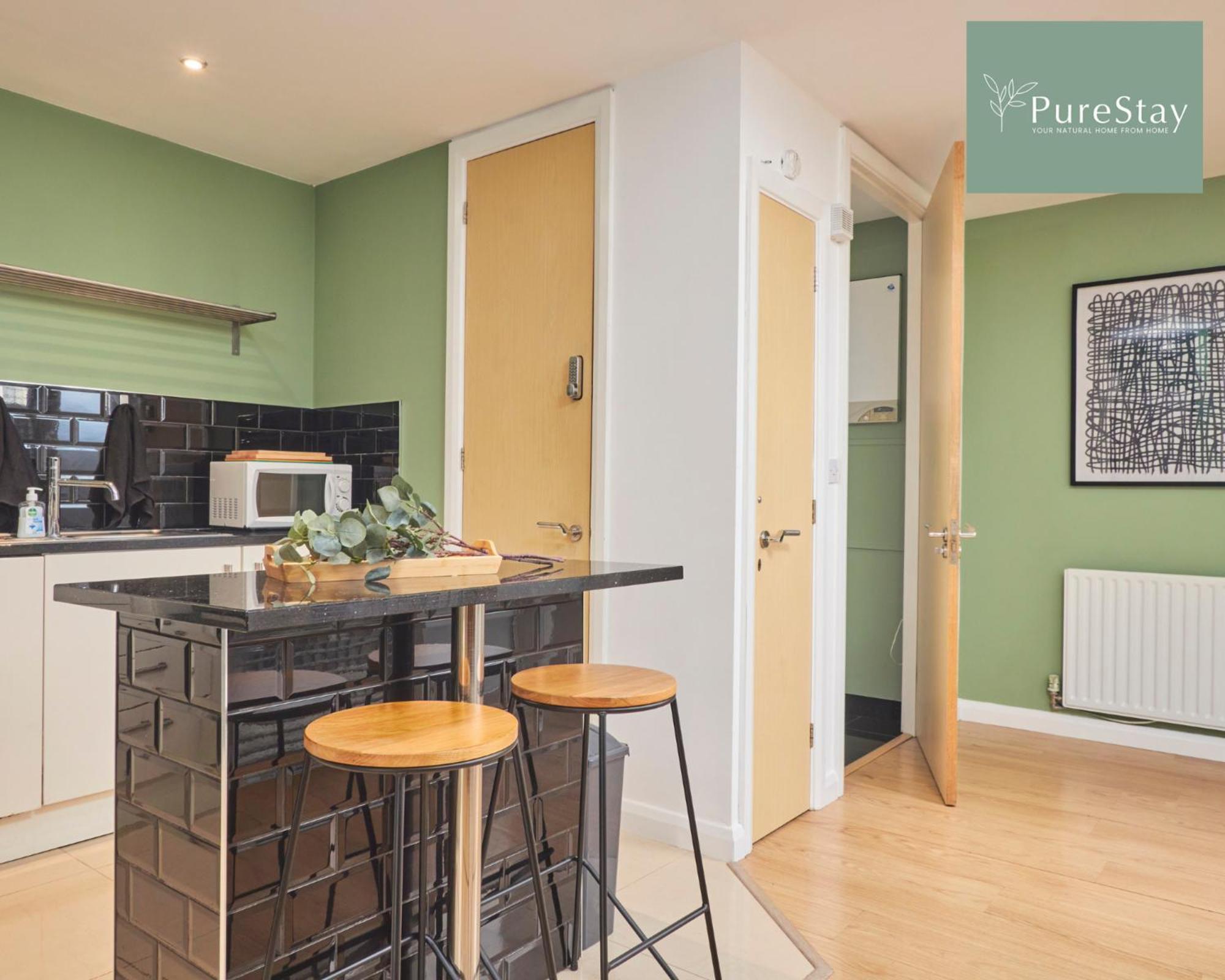 Superb House Manchester Near Etihad With Free Parking Sleeps 8 Eksteriør bilde