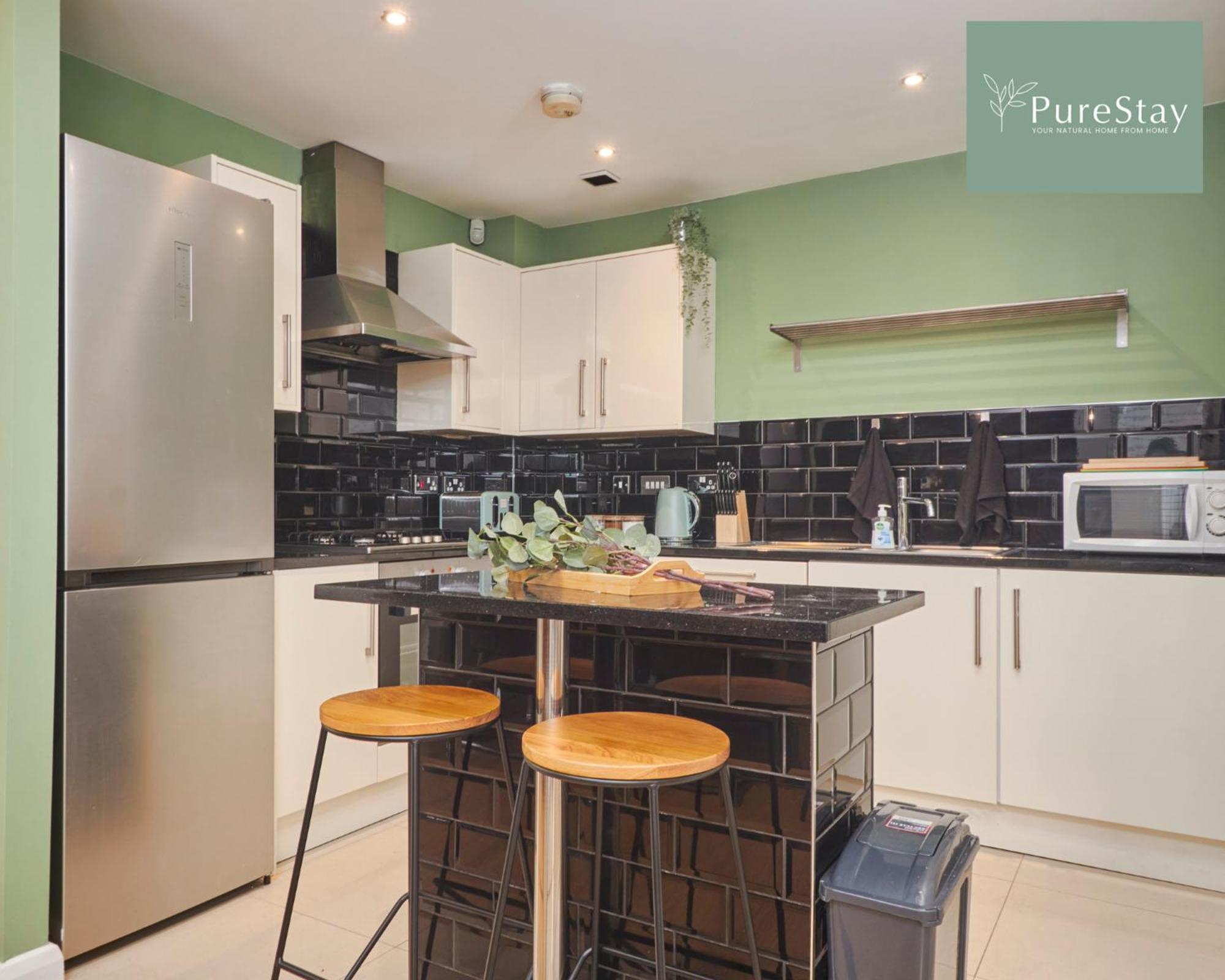 Superb House Manchester Near Etihad With Free Parking Sleeps 8 Eksteriør bilde