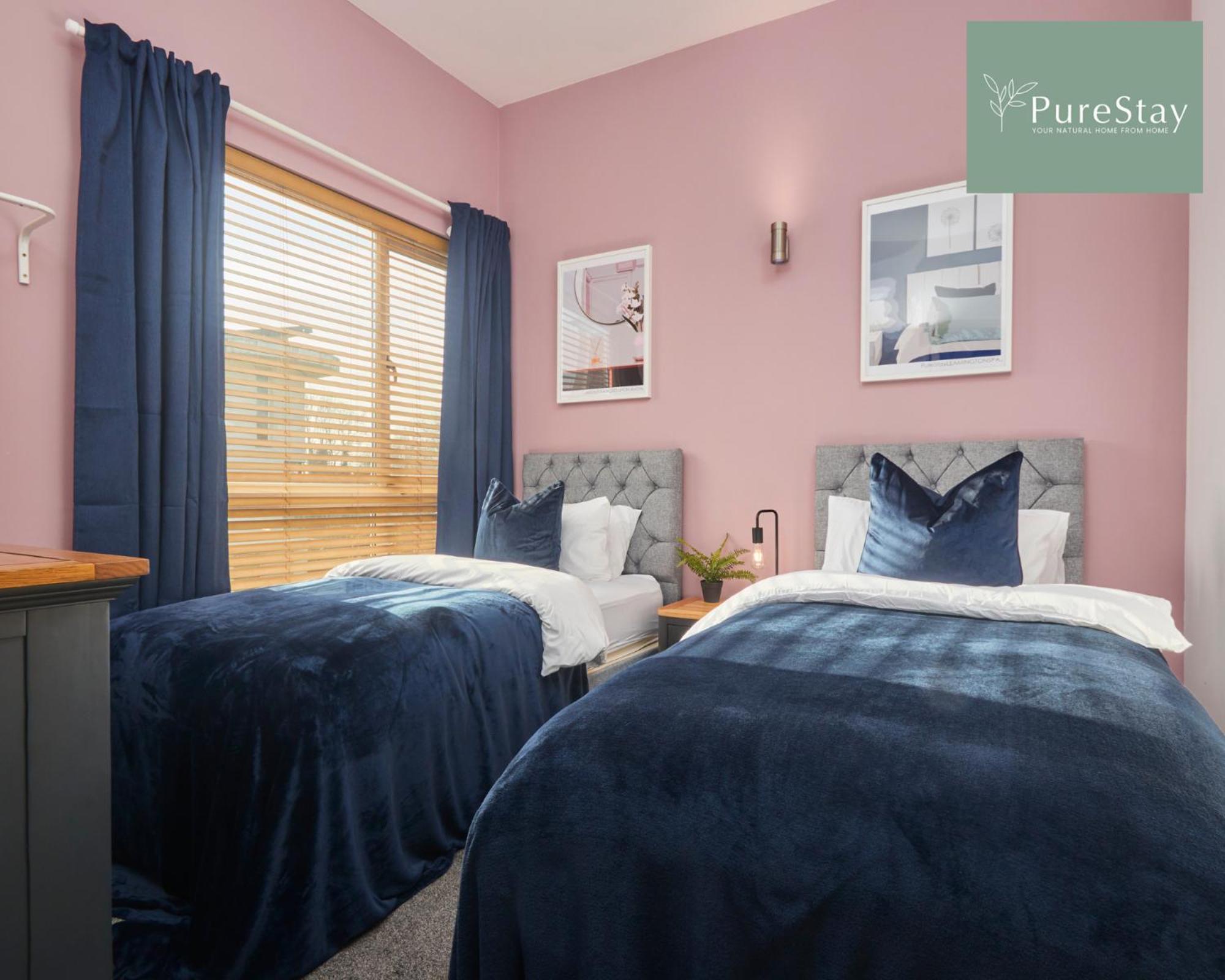 Superb House Manchester Near Etihad With Free Parking Sleeps 8 Eksteriør bilde