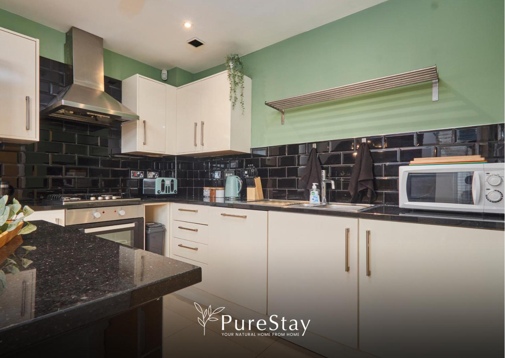 Superb House Manchester Near Etihad With Free Parking Sleeps 8 Eksteriør bilde