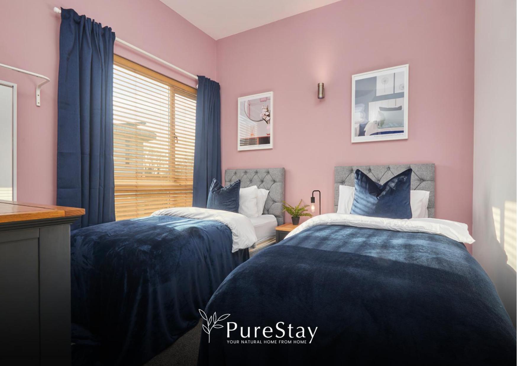 Superb House Manchester Near Etihad With Free Parking Sleeps 8 Eksteriør bilde